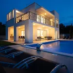 Zara By Interhome Tatil Evi Klimno